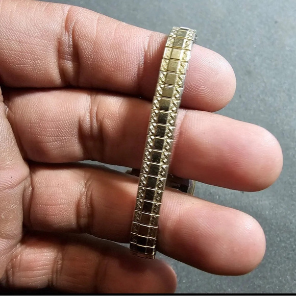 QMAX Ladies Quartz Gold Tone Fashion Watch Working Roman Dial Water Resistant - Picture 8 of 10